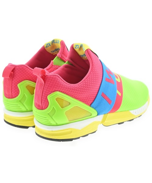 adidas 運動鞋