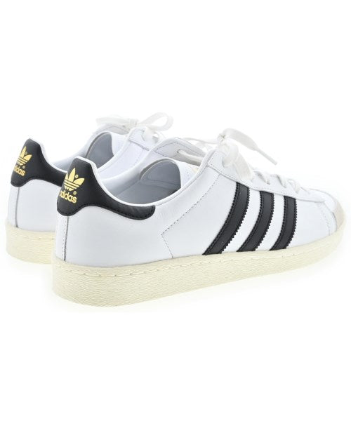 adidas 運動鞋