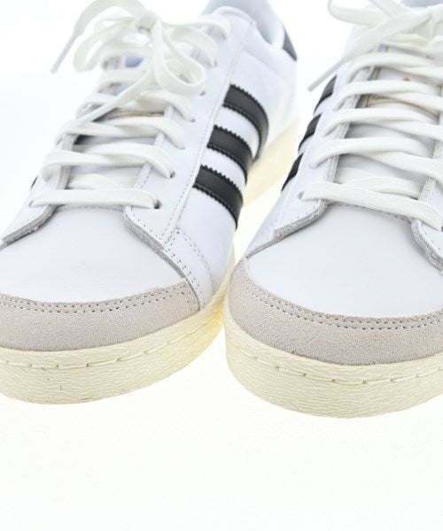 adidas 運動鞋