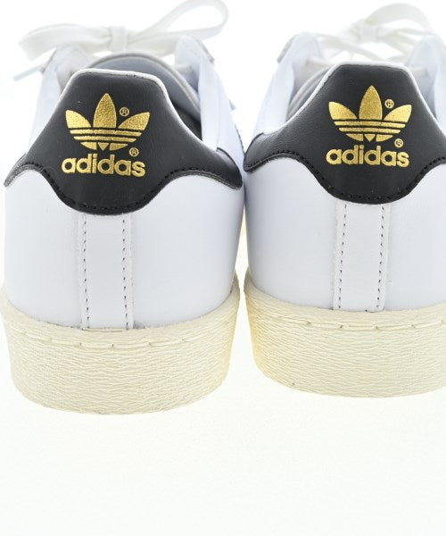 adidas 運動鞋