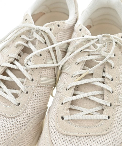 adidas 運動鞋