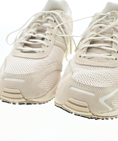 adidas 運動鞋