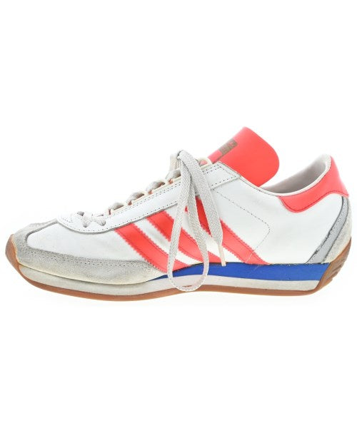 adidas 運動鞋