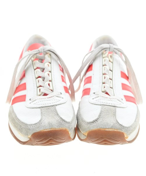 adidas 運動鞋