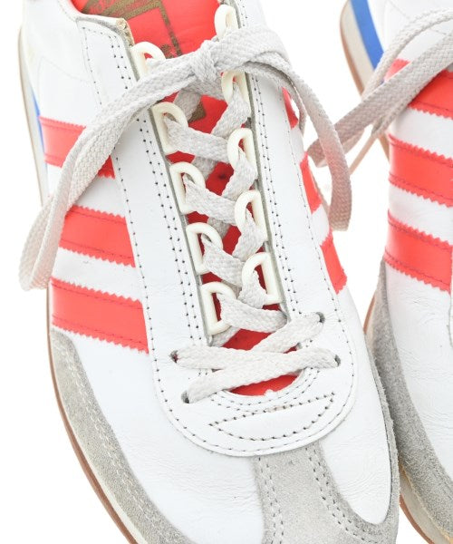 adidas 運動鞋