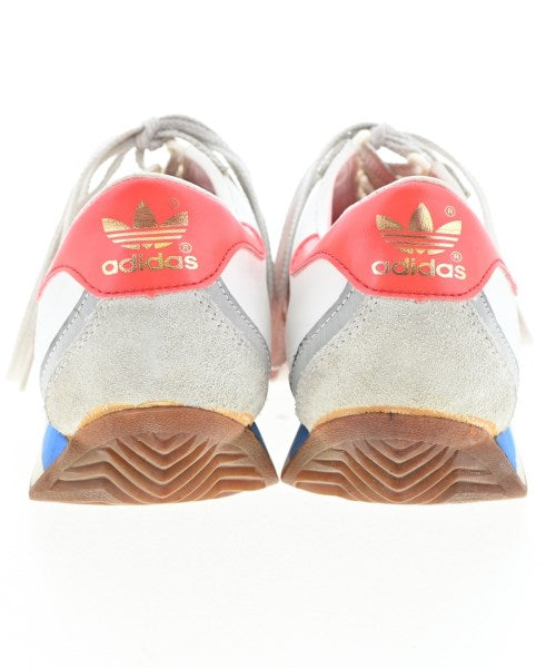 adidas 運動鞋