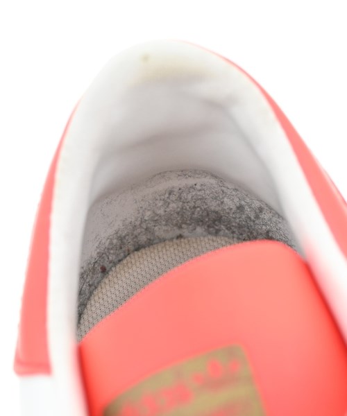 adidas 運動鞋