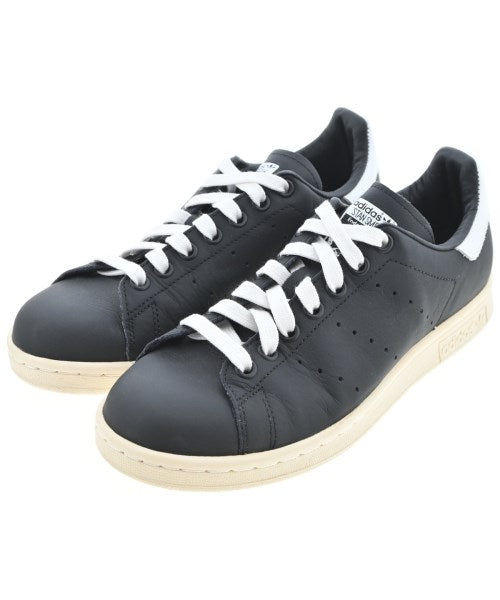 adidas 運動鞋