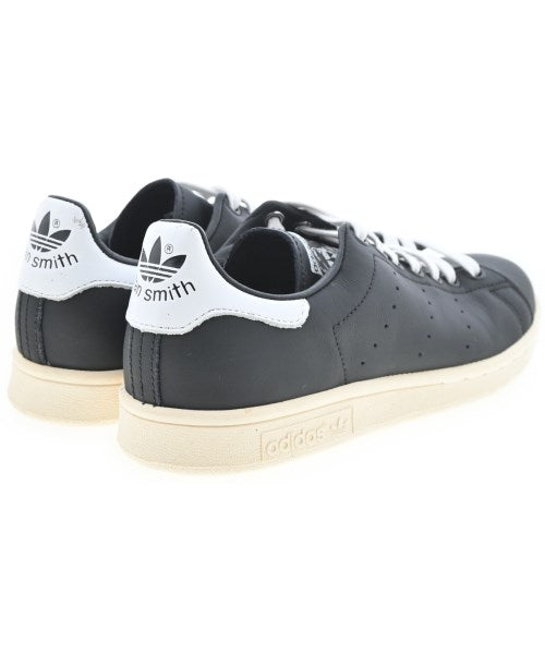 adidas 運動鞋