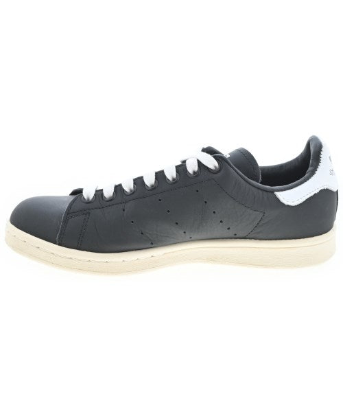 adidas 運動鞋