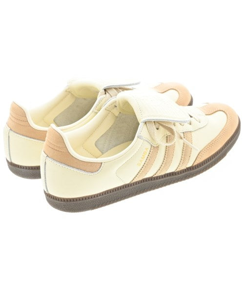 adidas 運動鞋