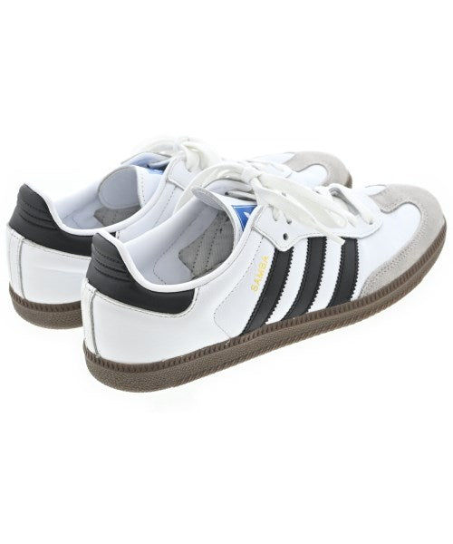 adidas 運動鞋