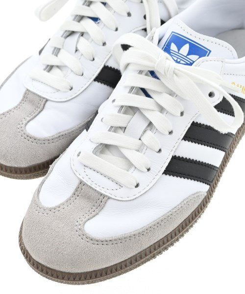 adidas 運動鞋