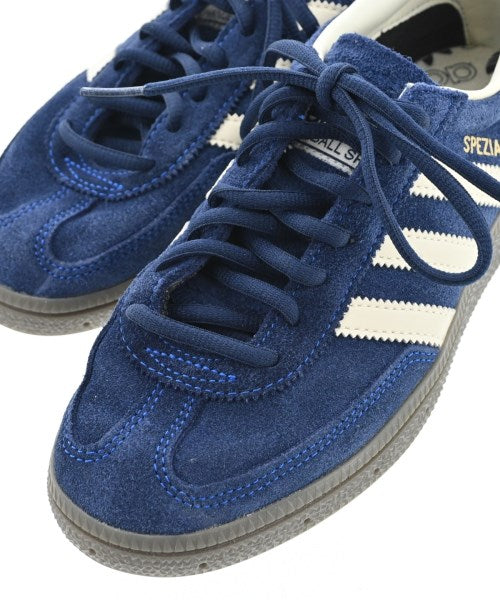 adidas 運動鞋
