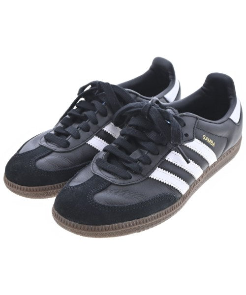 adidas 運動鞋