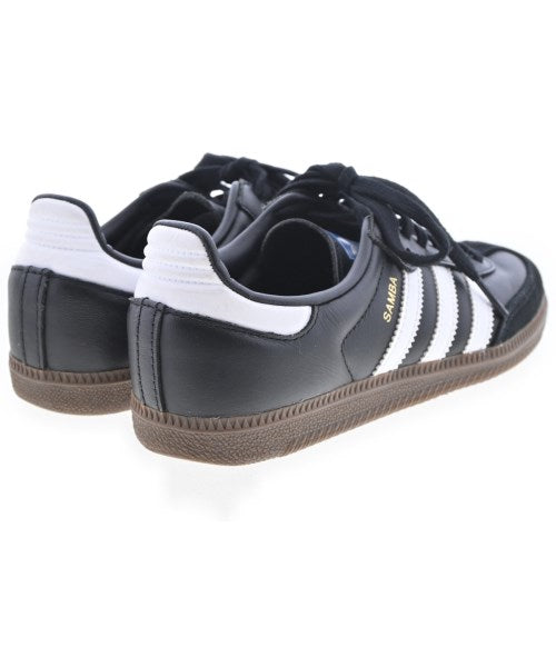 adidas 運動鞋