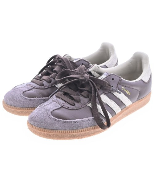 adidas 運動鞋