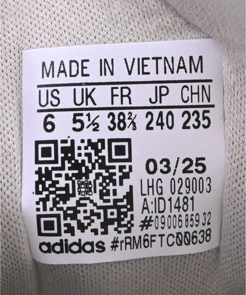 adidas 運動鞋