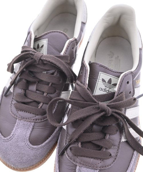 adidas 運動鞋