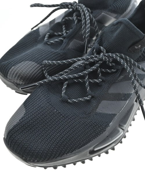 adidas 運動鞋