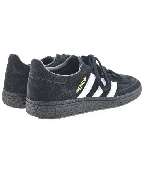 adidas 運動鞋
