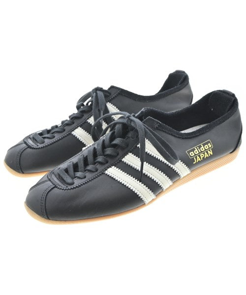 adidas 運動鞋