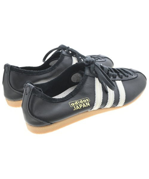 adidas 運動鞋
