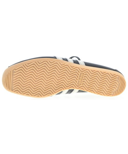 adidas 運動鞋