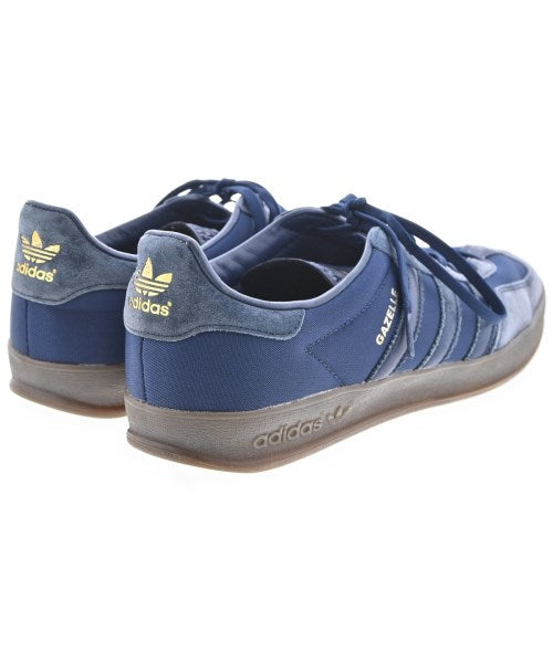 adidas 運動鞋