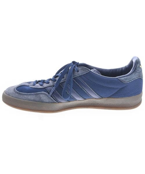 adidas 運動鞋