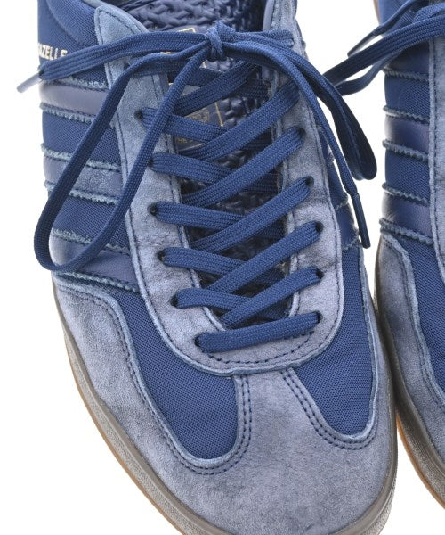 adidas 運動鞋