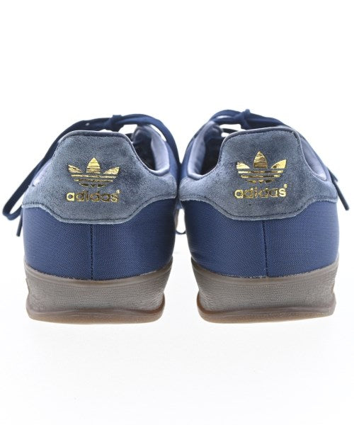 adidas 運動鞋
