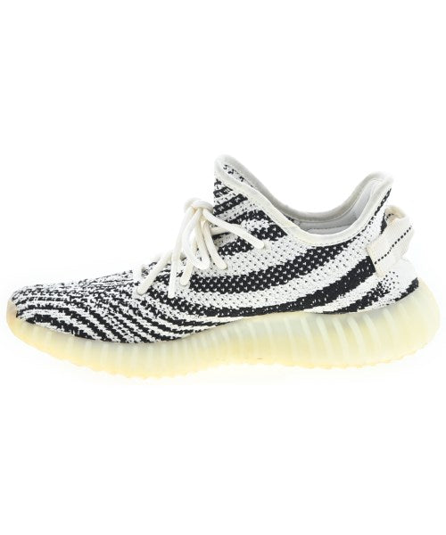 adidas 運動鞋
