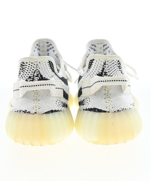 adidas 運動鞋