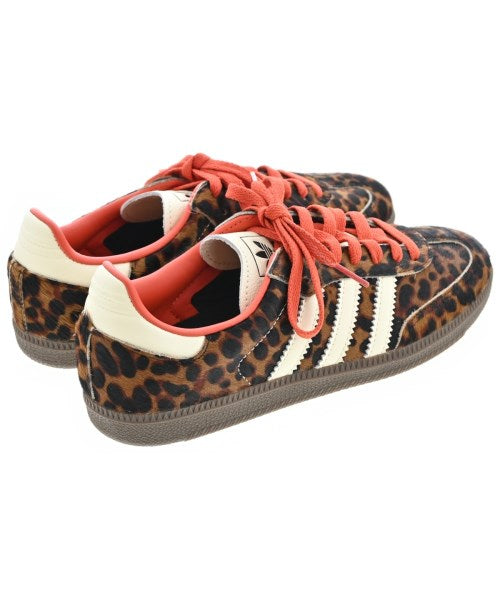 adidas 運動鞋