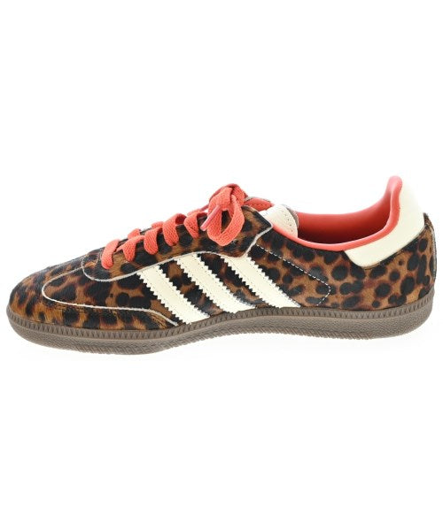 adidas 運動鞋