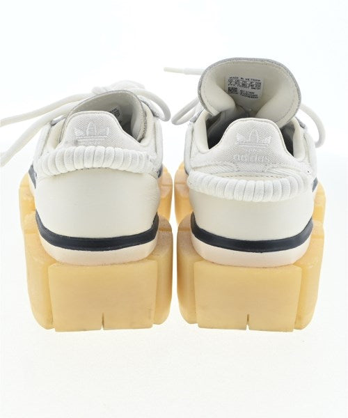 adidas 運動鞋