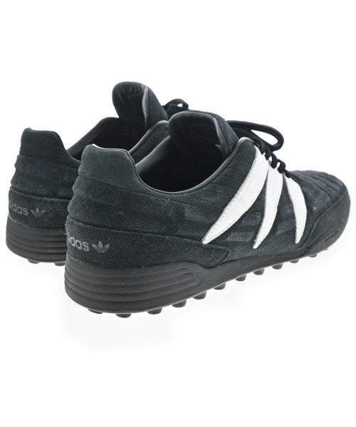 adidas 運動鞋
