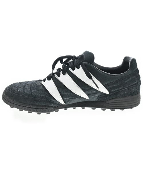 adidas 運動鞋