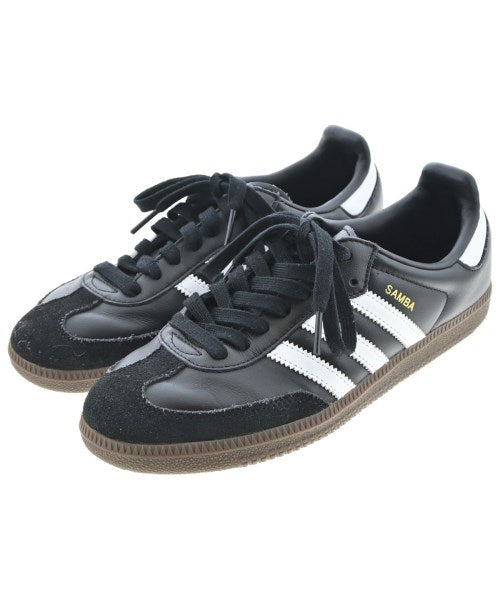 adidas 運動鞋