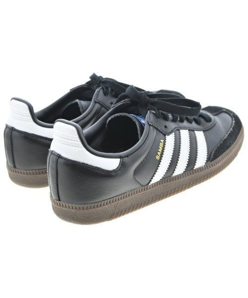 adidas 運動鞋