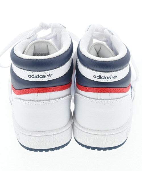 adidas 運動鞋
