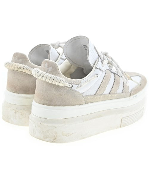 adidas 運動鞋
