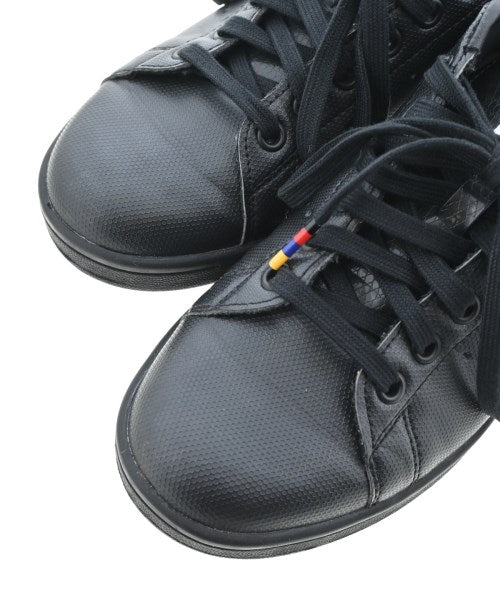 adidas 運動鞋