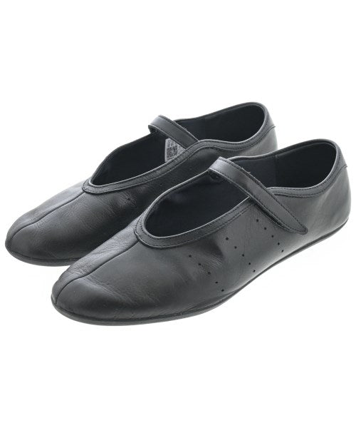 adidas 運動鞋