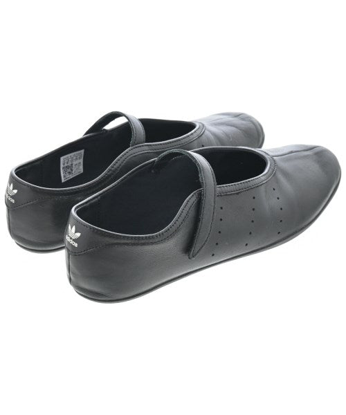 adidas 運動鞋