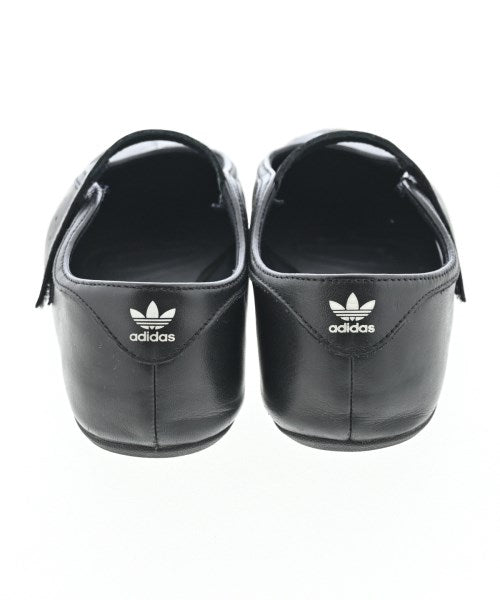 adidas 運動鞋