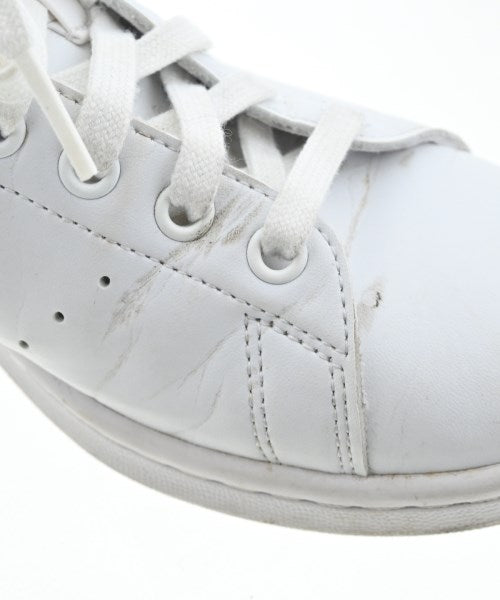 adidas 運動鞋