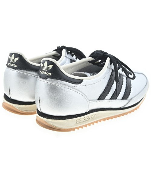 adidas 運動鞋