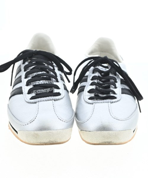 adidas 運動鞋